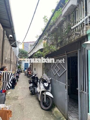 Cần bán gầp nhà P ĐHT .Q12.DT 4x10 .1 trệt 1Lầu 2PN 2WS hẻm ba gác