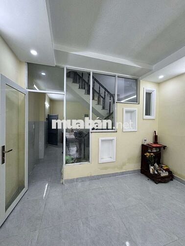 Nhà xưởng có sẵn vp + nhà trêt lầu .dtsd 500 .dg xe công, sẵn điện 3p