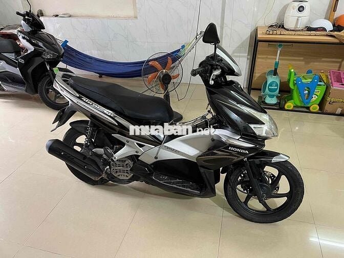 nhà dư cần bán xe Honda Air Blade 2010 FI