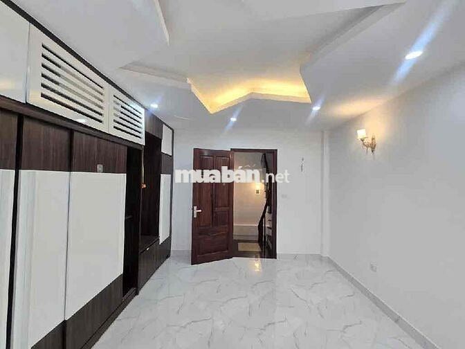 Cần Bán Nhà Ngõ 76 Vĩnh Hưng - Ngõ To - Cửa Nhà Rộng Như Sân Bóng