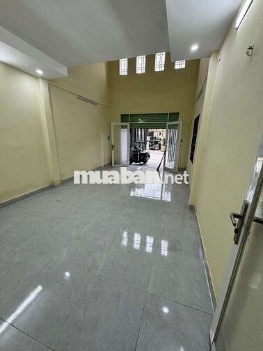 Nhà xưởng có sẵn vp + nhà trêt lầu .dtsd 500 .dg xe công, sẵn điện 3p