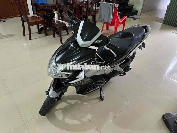 nhà dư cần bán xe Honda Air Blade 2010 FI