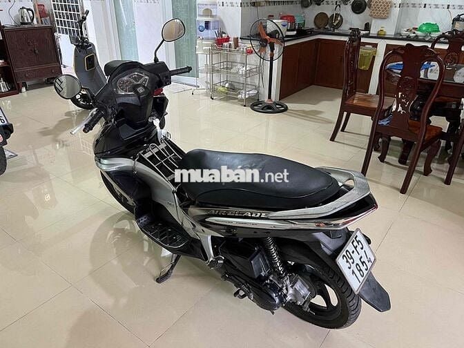 nhà dư cần bán xe Honda Air Blade 2010 FI