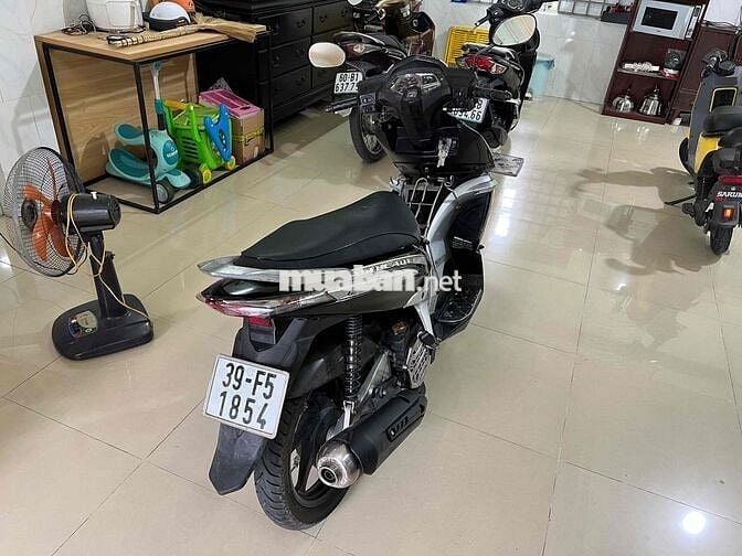 nhà dư cần bán xe Honda Air Blade 2010 FI