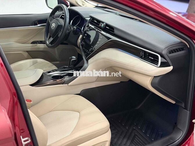 Toyota Camry 2021 2.5Q  32000 km full lịch sữ hãng