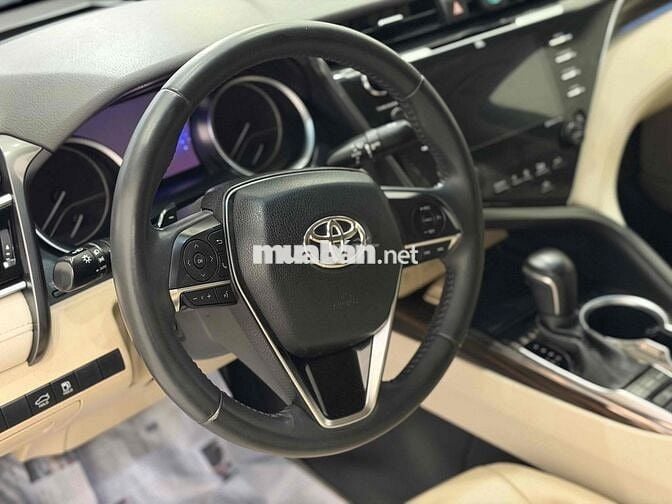 Toyota Camry 2021 2.5Q  32000 km full lịch sữ hãng