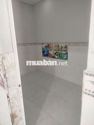 nhà cho thuê hơn 100m2 gần chợ đầu mối