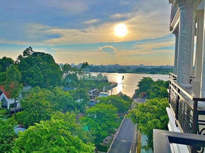 BÁN GẤP NHÀ 4 TẦNG VIEW SÔNG SG, CÁCH QL13 200M, CÓ CÔNG VIÊN, SHR
