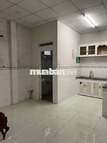 nhà cho thuê hơn 100m2 gần chợ đầu mối