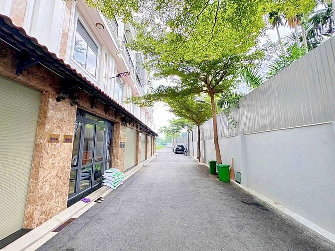 BÁN GẤP NHÀ 4 TẦNG VIEW SÔNG SG, CÁCH QL13 200M, CÓ CÔNG VIÊN, SHR