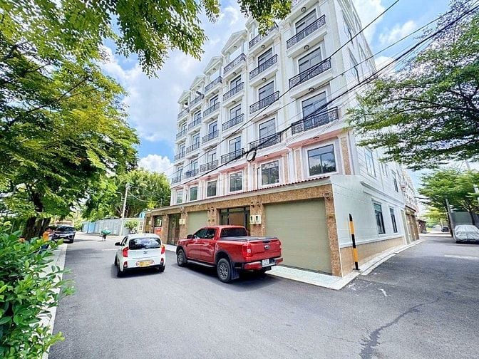 BÁN GẤP NHÀ 4 TẦNG VIEW SÔNG SG, CÁCH QL13 200M, CÓ CÔNG VIÊN, SHR