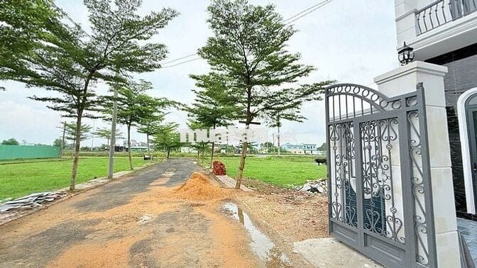 Bán Lô Đất Ngộp Đức Hòa- Long An. Mặt tiền đường DT 823d.