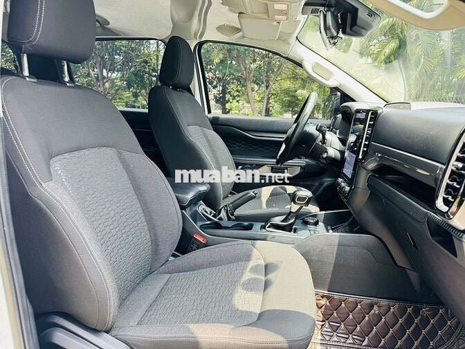 FORD RANGER XLT 2 CẦU SỐ TỰ ĐỘNG MODEL 2023