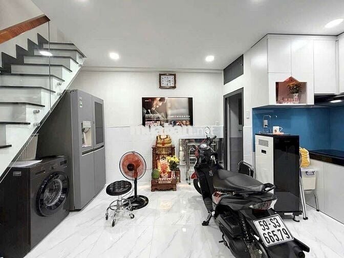 Nhà 4 tầng gần trường sa vòng xoay điện Biên phủ