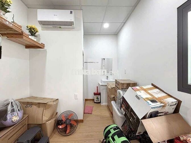 Nhà 4 tầng gần trường sa vòng xoay điện Biên phủ