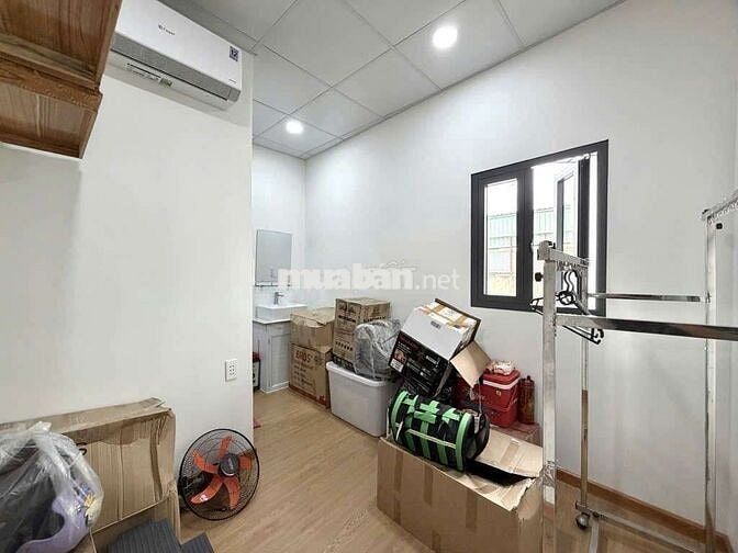 Nhà 4 tầng gần trường sa vòng xoay điện Biên phủ