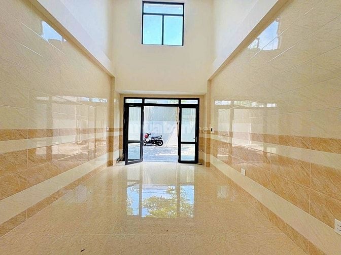 BÁN GẤP NHÀ 4 TẦNG VIEW SÔNG SG, CÁCH QL13 200M, CÓ CÔNG VIÊN, SHR