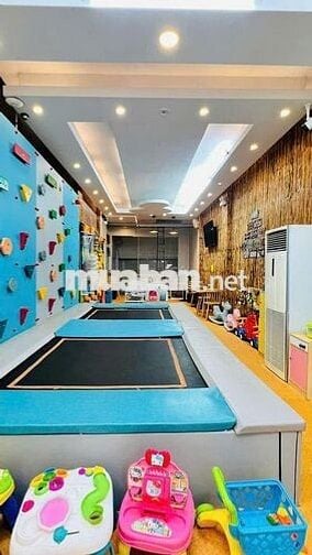 BÁN NHÀ MẶT TIỀN TT QUẬN 1–GIẢM SỐC CÒN 22 TỶ DT:4,2x17,5CN:70,97m2