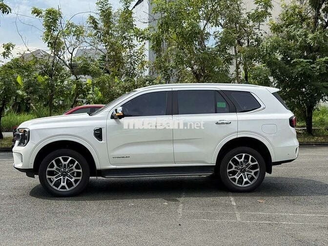 Ford Everest 2023 Titanium 2.0 AT 4x4 - 35000 km