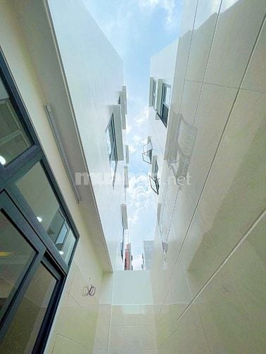 BÁN GẤP NHÀ 4 TẦNG VIEW SÔNG SG, CÁCH QL13 200M, CÓ CÔNG VIÊN, SHR