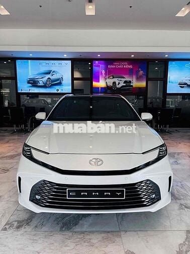 Toyota Camry 2025 mới giảm 100% phí trước bạ
