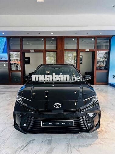 Toyota Camry 2025 mới giảm 100% phí trước bạ