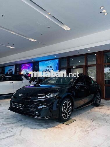 Toyota Camry 2025 mới giảm 100% phí trước bạ