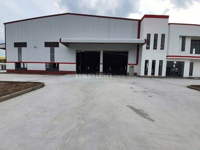 Bán gấp kho xưởng trong KCN Đức Hòa , Long An,KV: 5.200m2, XD: 3.600m2