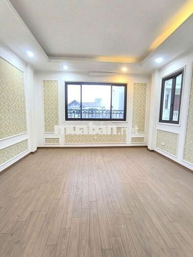 Nhà Thạch Bàn - 40m - 5 tầng ô tô đỗ cửa - gần chợ Đồng Dinh