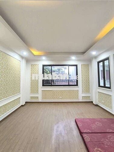 Nhà Thạch Bàn - 40m - 5 tầng ô tô đỗ cửa - gần chợ Đồng Dinh