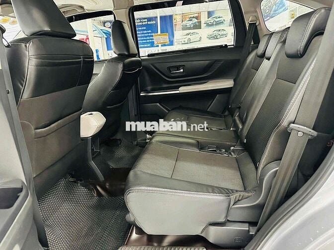 Toyota Veloz 1.5CVT  sx2023 một chủ  mua từ mới