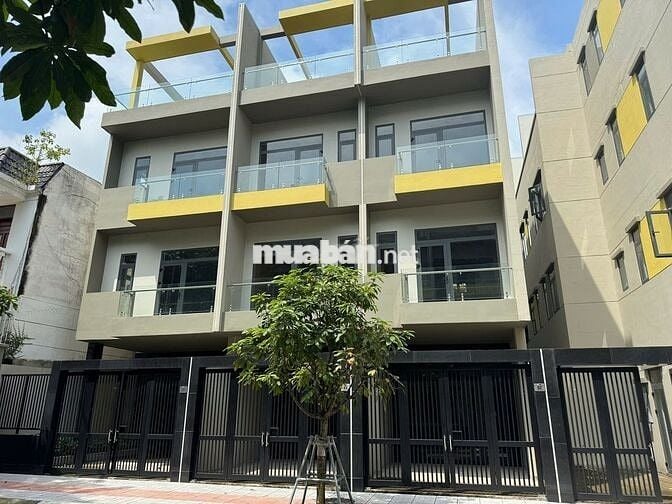 Nhà đẹp, xây 4 tầng, 4x21m. KĐT Bcons City/  Sổ hồng sang tên ngay.