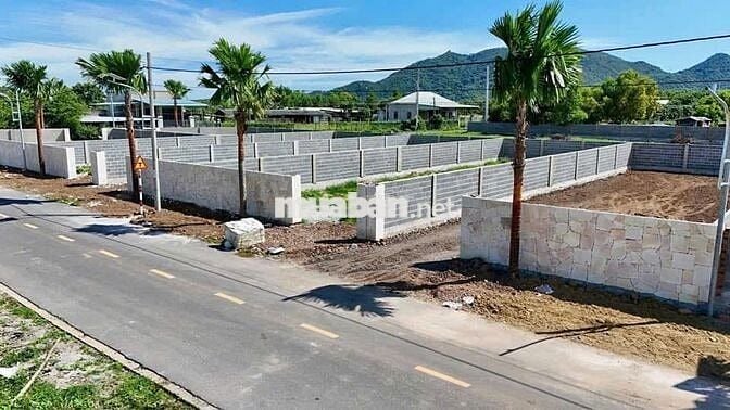 Bán gấp lô đất ngang 10m dài 30 mét ngay đường Ven Biển đang mở rộng.