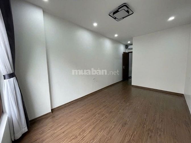 Cho thuê nhà đẹp mới 5 tầng, ô tô vào sát nhà