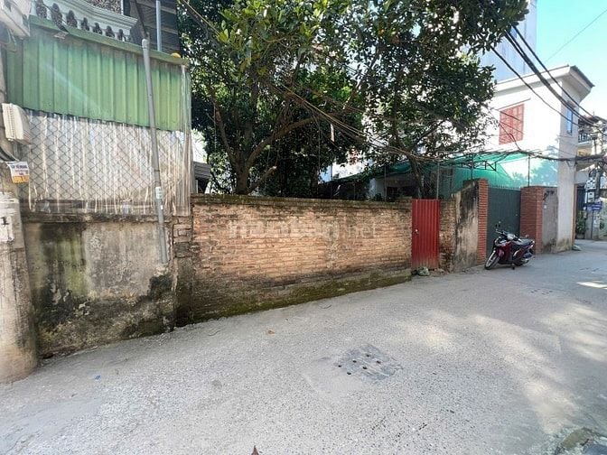 An Dương Vương – Tây Hồ - Ô TTo – 101 M – Đất – MT4.5 M – Giá 26.3 Tỷ.