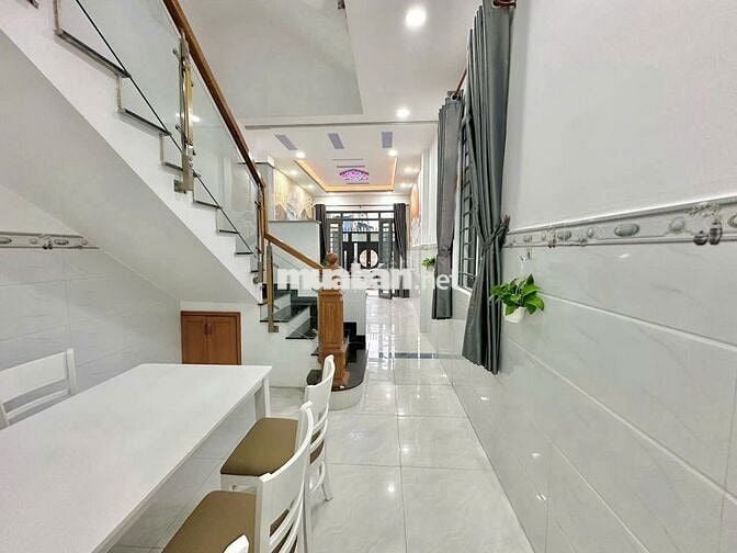 BÁN NHÀ ĐẸP FULL NỘI THẤT KHU 18B HẺM  XE TẢI