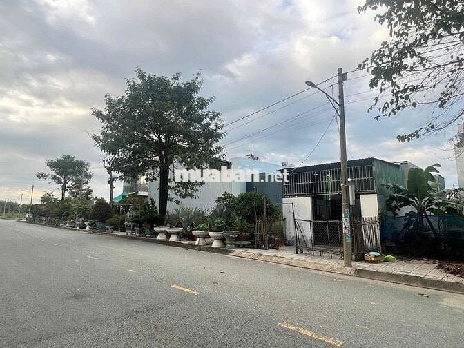 chính chủ cần bán nhà. view kênh đẹp,