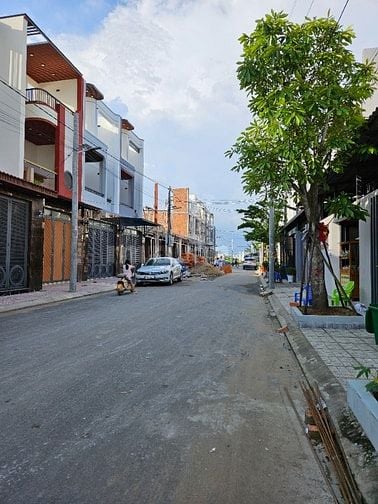 Bán nhà giá tốt 1 hiện tại giáp TPHCM DTSD 160m2