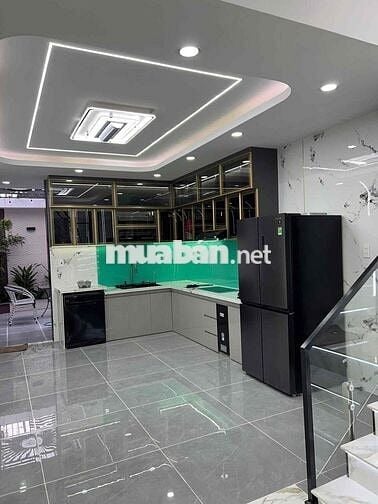 NHÀ 3 lầu 1 trệt 1 lửng 4pn 1 pt 6wc đường 8m