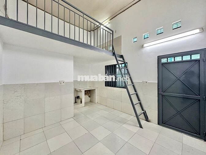 Duplex cửa sổ trời máy lạnh rộng rãi giá rẻ gần chợ Thạch Đà