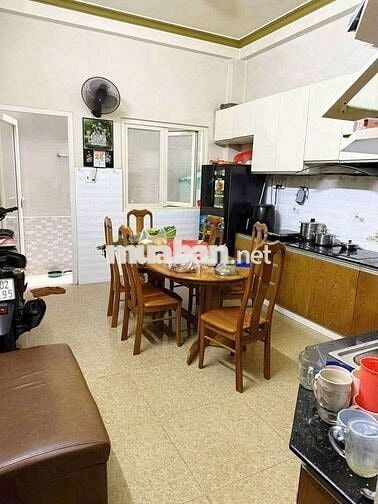 Nhà thuê Mặt Tiền Văn Cao. Quận Tân Phú ( 6pn, 4wc). Dtsd 288m2