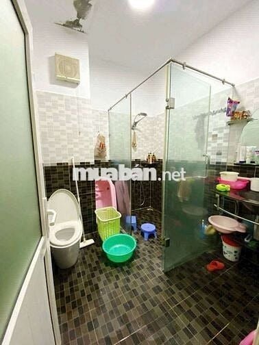 Nhà thuê Mặt Tiền Văn Cao. Quận Tân Phú ( 6pn, 4wc). Dtsd 288m2