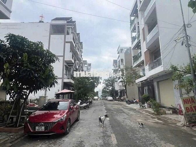 Cho thuê nhà mới xây full nội thất cao cấp q12