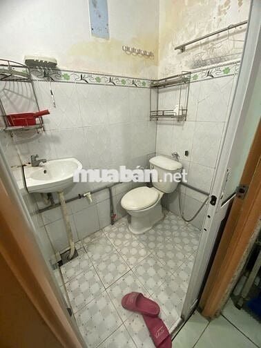 Nhà nguyên căn, 1 triệt 1 lầu, có ban công