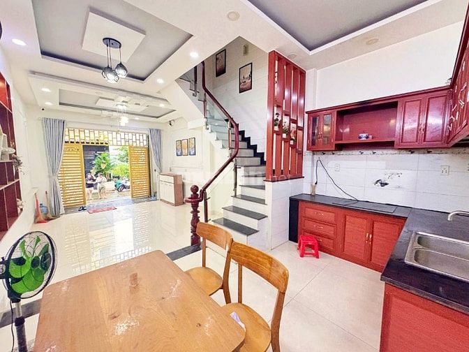 BÁN GẤP NHÀ 3 TẦNG ĐƯỜNG THÔNG 100M RA VẠN PHÚC CITY, SỔ HỒNG RIÊNG