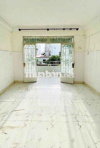 Phòng ban công tách bếp rộng 30mv ngay vòng xoay chợ Thủ Đức giá 4