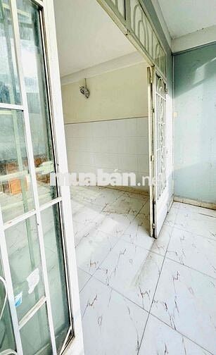 Phòng ban công tách bếp rộng 30mv ngay vòng xoay chợ Thủ Đức giá 4