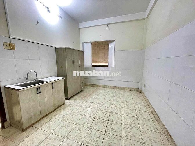 Phòng full nội thất 20mv ngay vòng xoay chợ Thủ Đức