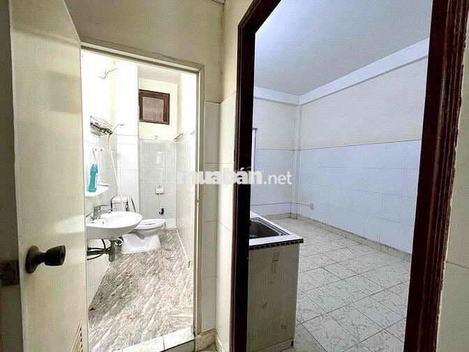 Phòng full nội thất 20mv ngay vòng xoay chợ Thủ Đức