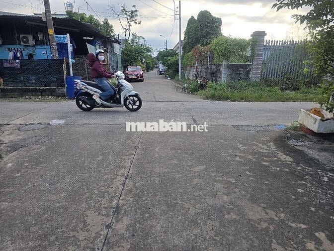 BÁN NHÀ 2 MẶT TIỀN Ở CỦ CHI 10X21M